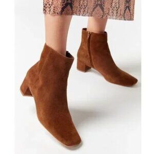 Urban Outfitters Elle Brown Suede Ankle Booties, size 8 fall western